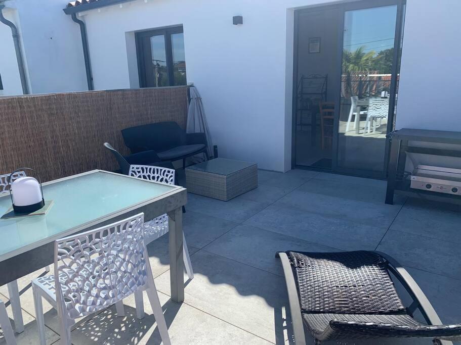 Maison Terrasse Proche Centre Ville Et Ile De Re Λα Ροσέλ Εξωτερικό φωτογραφία