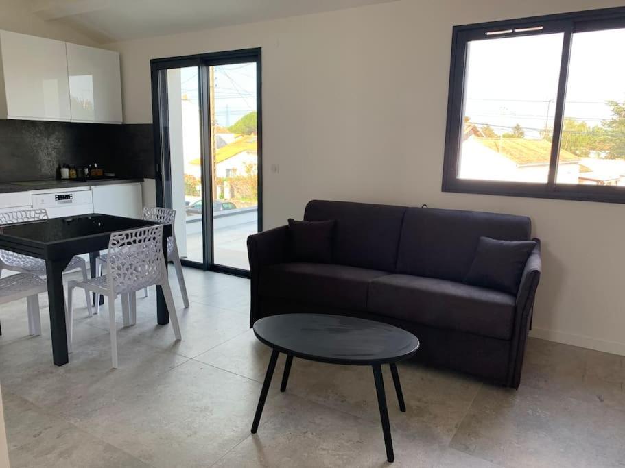 Maison Terrasse Proche Centre Ville Et Ile De Re Λα Ροσέλ Εξωτερικό φωτογραφία