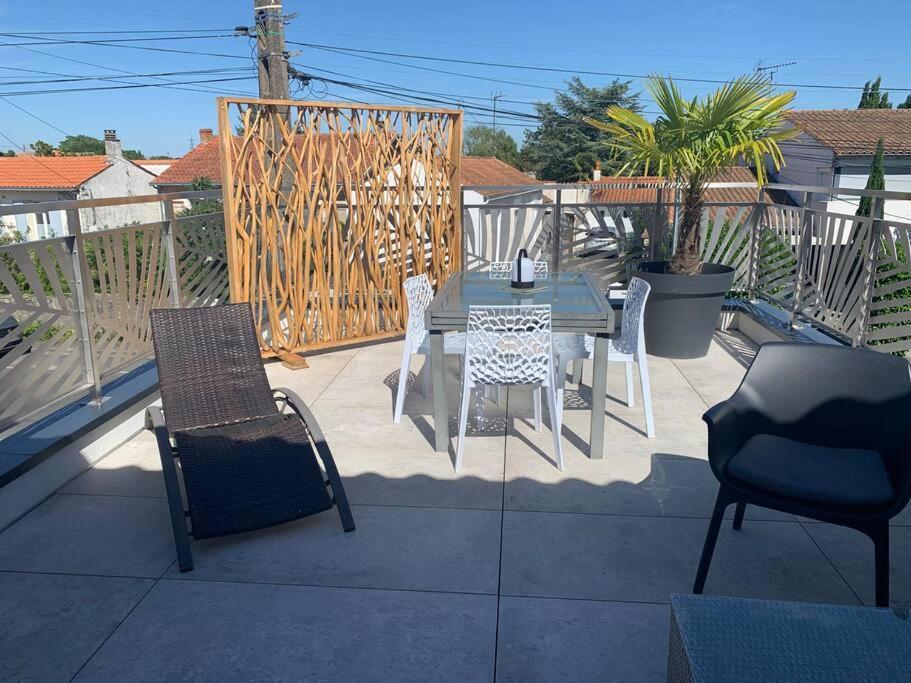 Maison Terrasse Proche Centre Ville Et Ile De Re Λα Ροσέλ Εξωτερικό φωτογραφία