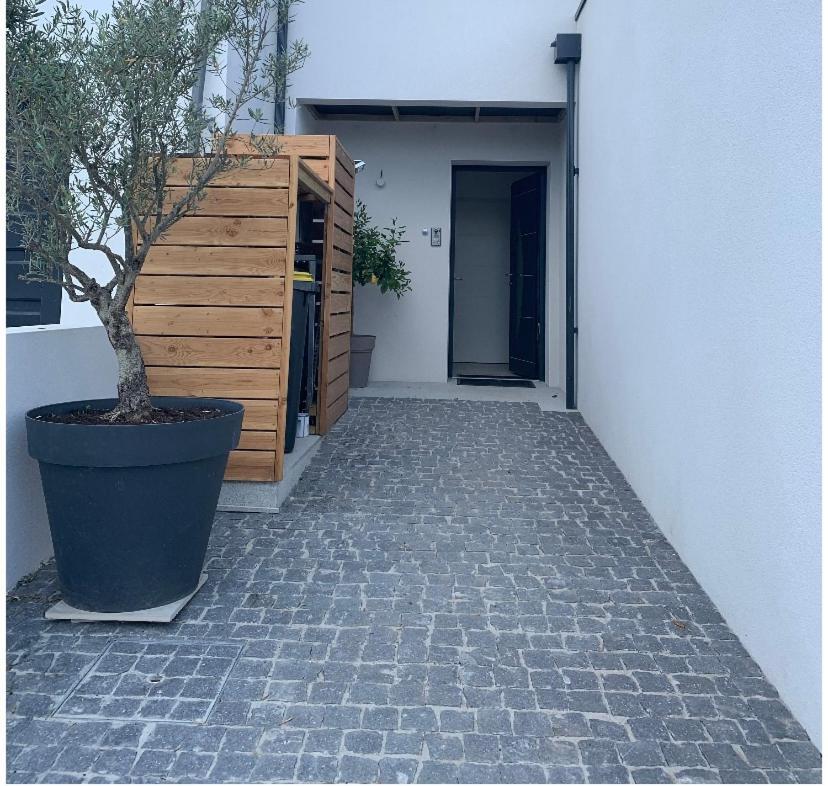Maison Terrasse Proche Centre Ville Et Ile De Re Λα Ροσέλ Εξωτερικό φωτογραφία